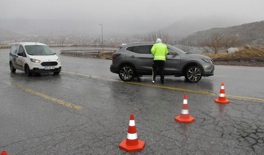 Kayseri-Malatya kara yolunda araç geçişine izin verilmiyor!