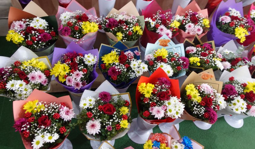 Kahramanmaraş'ta Sevgililer Günü’nde çiçekçilere yoğun ilgi!