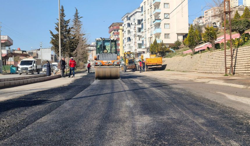 Dulkadiroğlu’nda Yol Yenileme Çalışmaları Devam Ediyor