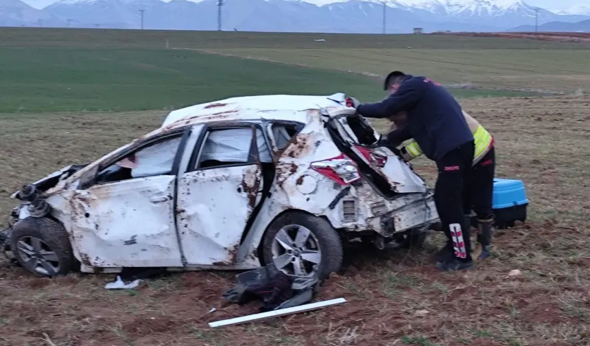 Kahramanmaraş’ta hurdaya dönen araçtan iki kişi sağ kurtarıldı