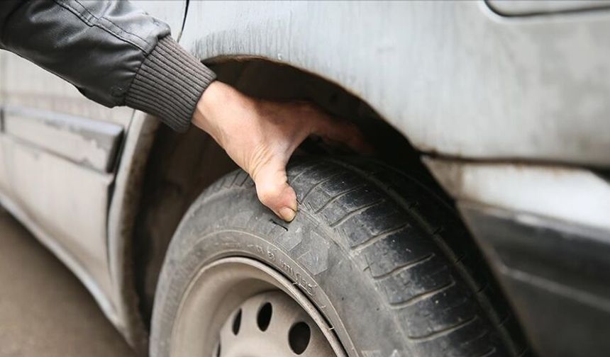 Onikişubat’ta gece yarısı araçların lastikleri kesildi