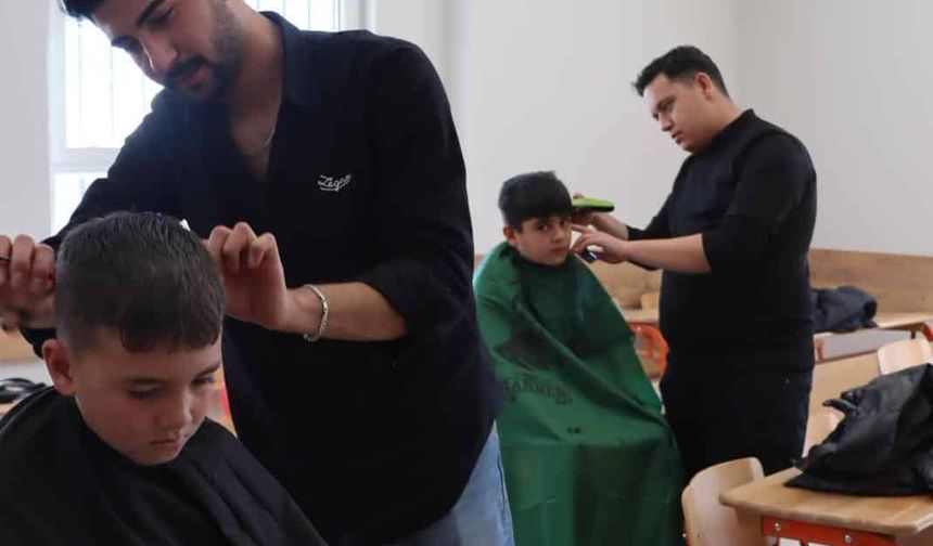 Kahramanmaraş’ta Öğrenciler Yaşlıları ve Çocukları Bayrama Hazırladı