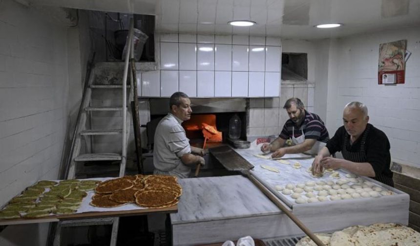 Ramazan Bereketi Fırınlara Yansıdı: Tarihi Saraçhane Fırını’nda Yoğun Mesai