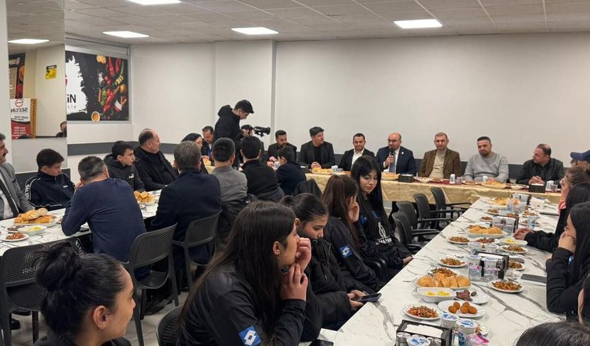 Maraş Gücü Spor Kulübü Play-Off Öncesi İftarda Buluştu