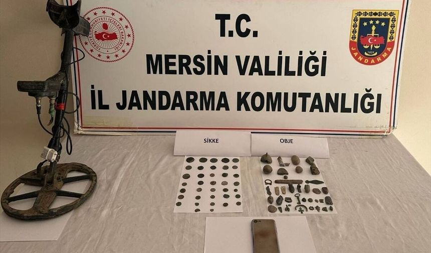Mersin'de izinsiz kazı yapılan bölgede 37 sikke ve 35 obje ele geçirildi