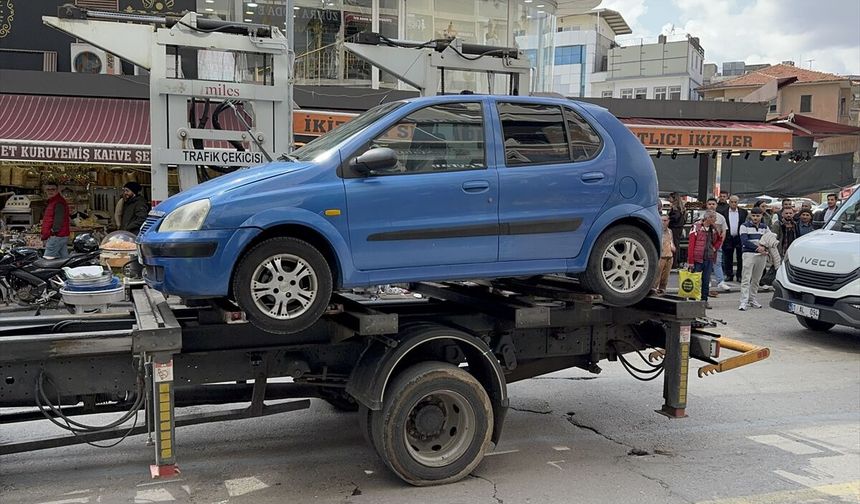 Adana'da araçlarını hatalı park eden 150 kişiye para cezası kesildi