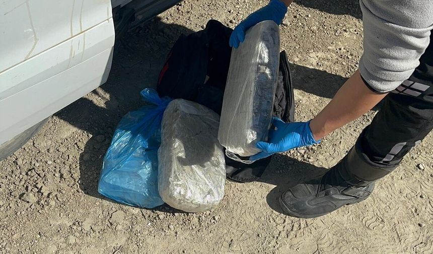 Adana'da uyuşturucu operasyonunda yakalanan 2 zanlı tutuklandı