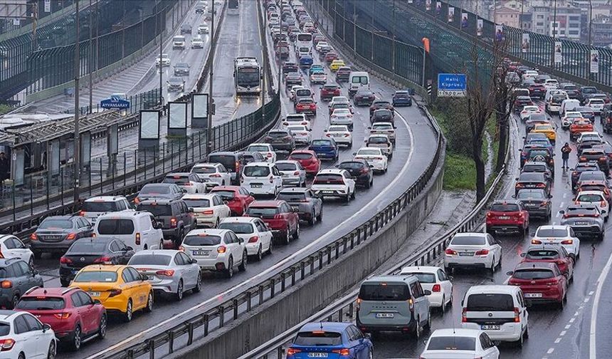 Yollarda bayram tatilinden dönüş yoğunluğu başladı