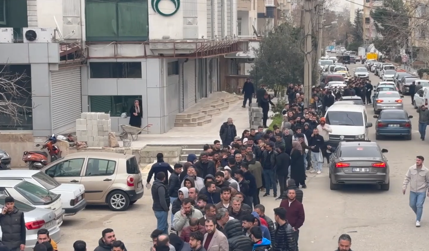 Gaziantep'te standart dışı plakalarını değiştirmek isteyenler yoğunluk oluşturdu