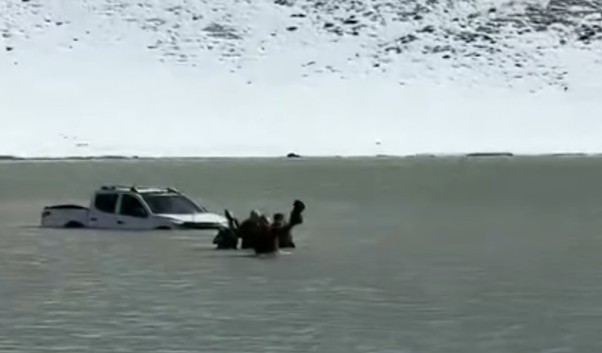 Kahramanmaraş'ta Araçlarıyla Karagöl’e Giren 3 Kişi Göl Ortasında Mahsur Kaldı