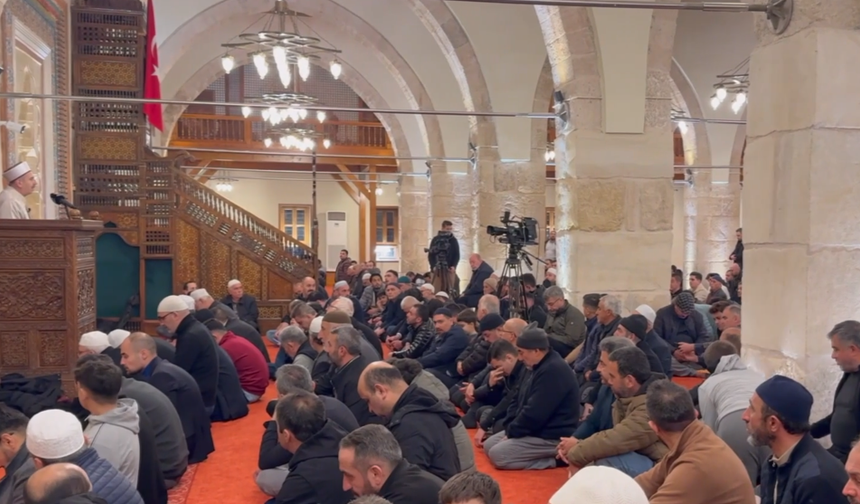 Kahramanmaraş'ta Kadir Gecesi dualarla idrak edildi