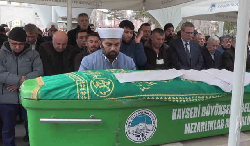 Kayseri'de trafik kazasında ölen tıp fakültesi öğrencisinin cenazesi defnedildi