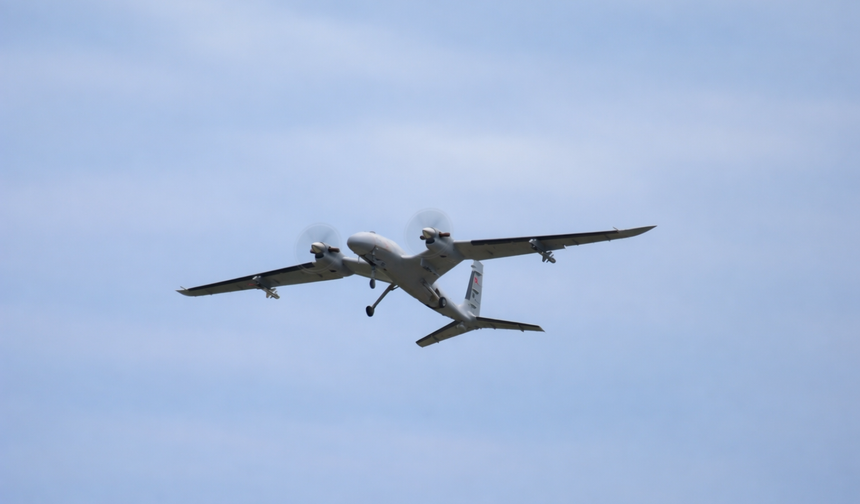 Bayraktar AKINCI TİHA Hedef İHA’yı Tam İsabetle Vurdu