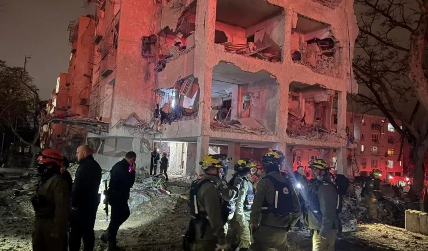 İran'ın Misillemelerinde İsrail'in Güneyindeki Arad Ve Dimona Hedef Alındı