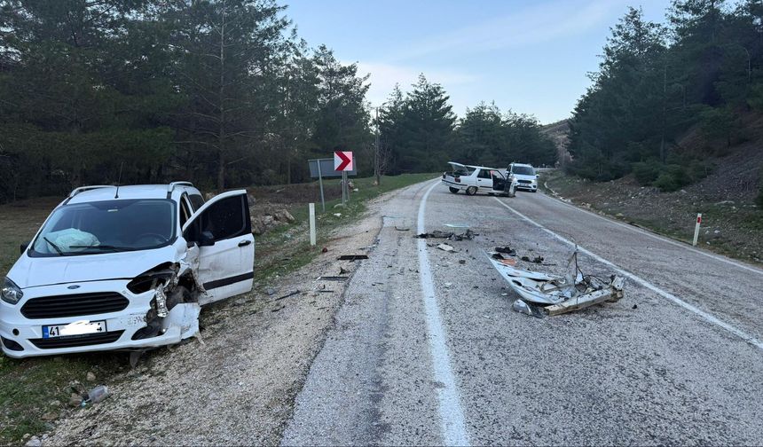Karacasu’da zincirleme kaza: 4 araç hurdaya döndü, 3 yaralı
