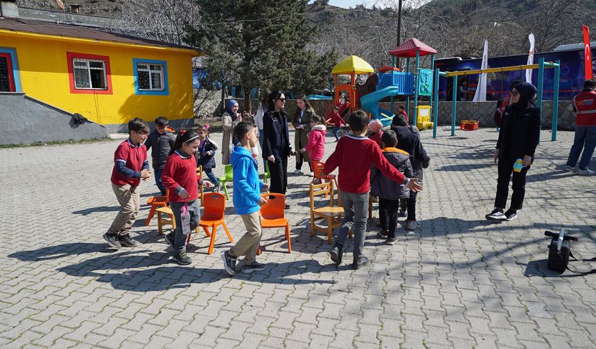 Büyükşehir’den Sarıçukur’da Miniklere Eğlence ve Bilim Dolu Bir Gün