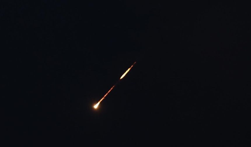 İsrail ordusu, İran'dan iki dalga daha füze saldırısı başlatıldığını duyurdu