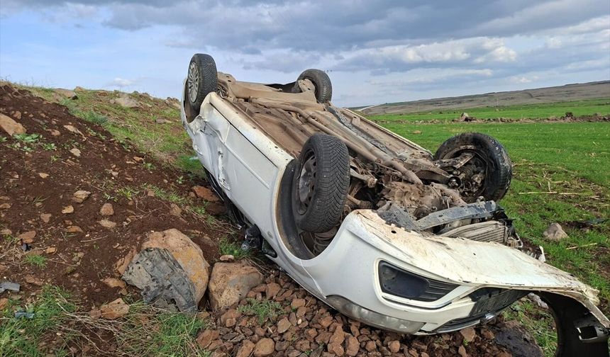 Şanlıurfa'da devrilen otomobildeki uzman çavuş hayatını kaybetti