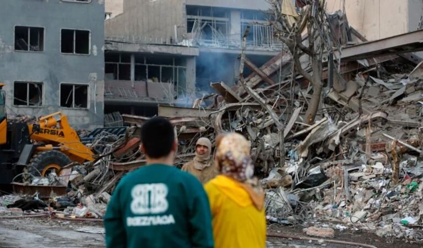 ABD-İsrail Saldırıları Sonrası İran’da Bilanço Ağırlaşıyor: 867 Kişi Hayatını Kaybetti