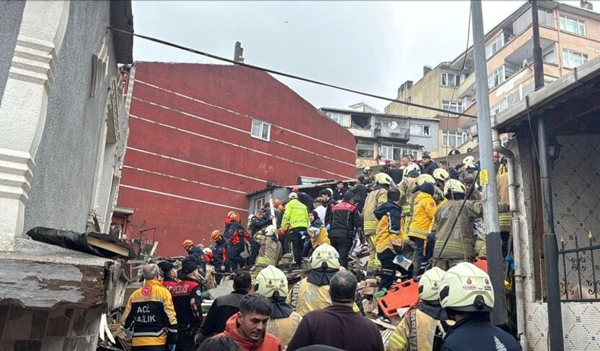 İstanbul Fatih'te 2 bina çöktü