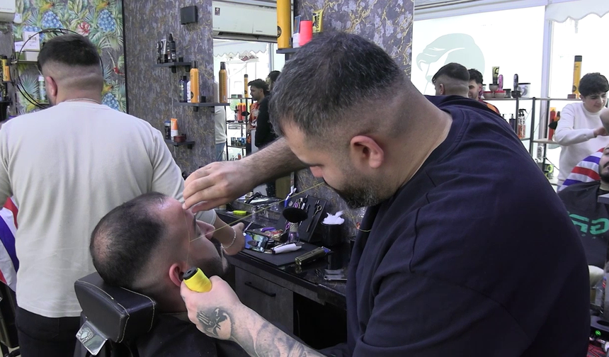 Bayram öncesi berber ve kuaförlerde yoğunluk