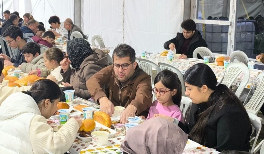 Kahramanmaraş’ta Gönül Sofrası: Özge Group’tan Her Gün 3 Bin Kişilik İftar