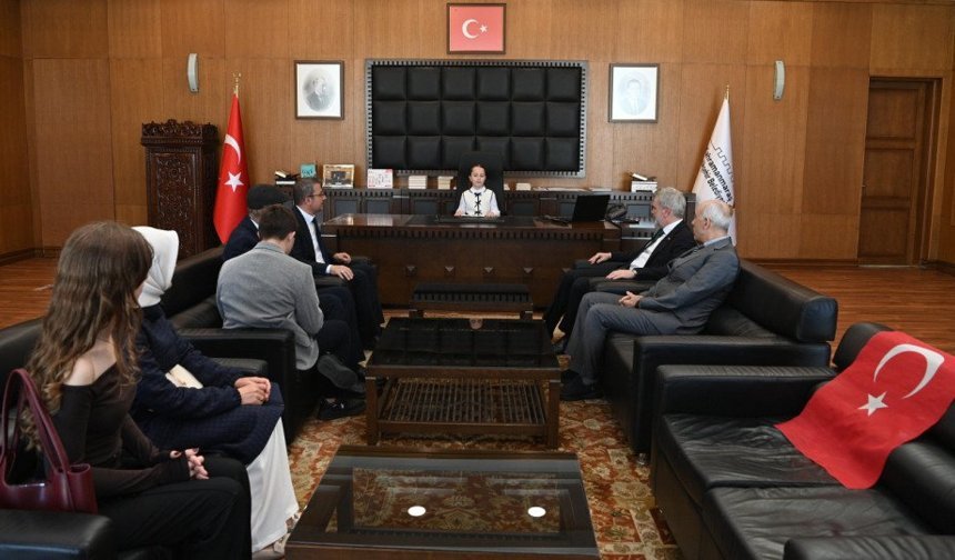 Başkan Görgel, 23 Nisan'da Koltuğu Erva Zehra Boyraz’a Devretti