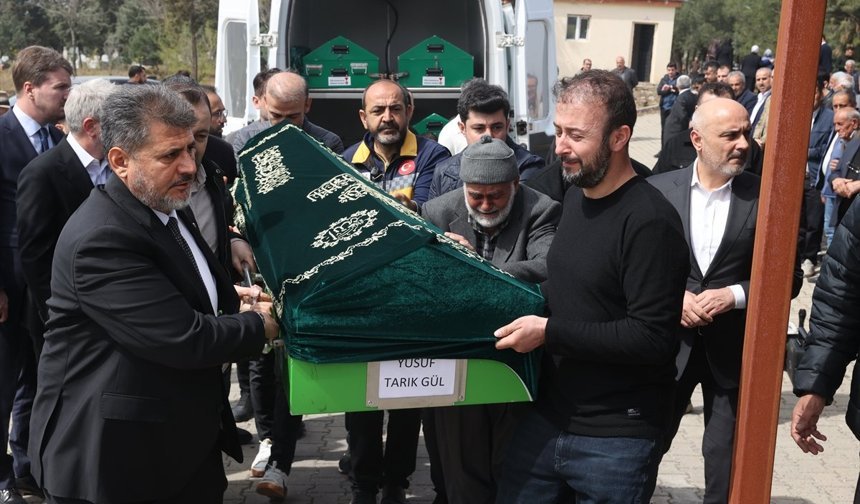 Kahramanmaraş Çocuklarına Ağlıyor: 11 Yaşındaki Yusuf Tarık Son Yolculuğuna Uğurlandı