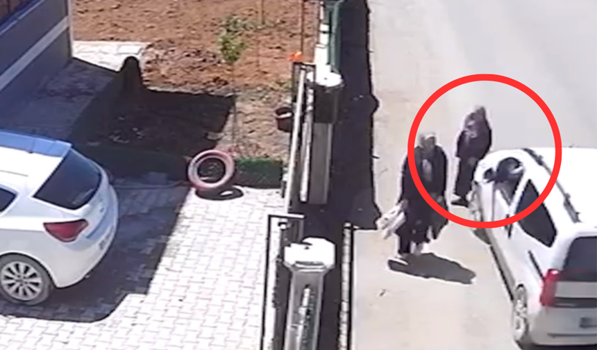 Elbistan'da Feci Kaza Anı: Yolun Karşısına Geçmek İsteyen Kadına Araba Çarptı