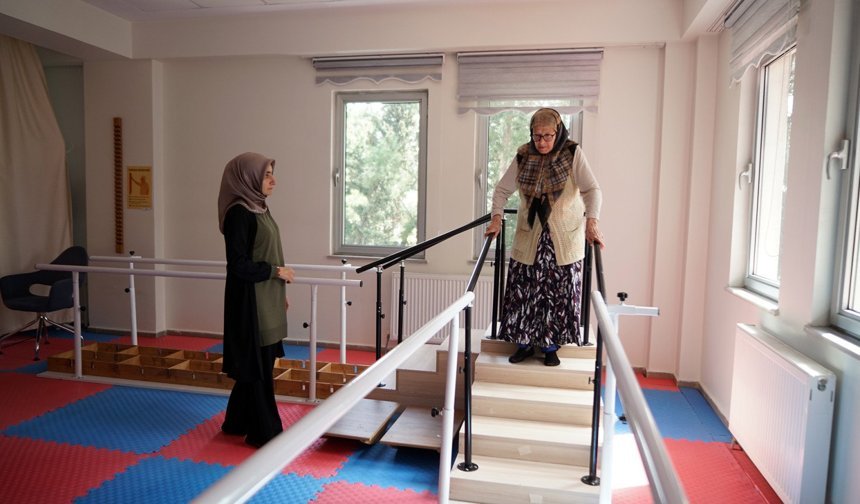 Aktif Yaşam Merkezi'nde Yaşlılara Fizyoterapi ve Rehabilitasyon Desteği Veriliyor