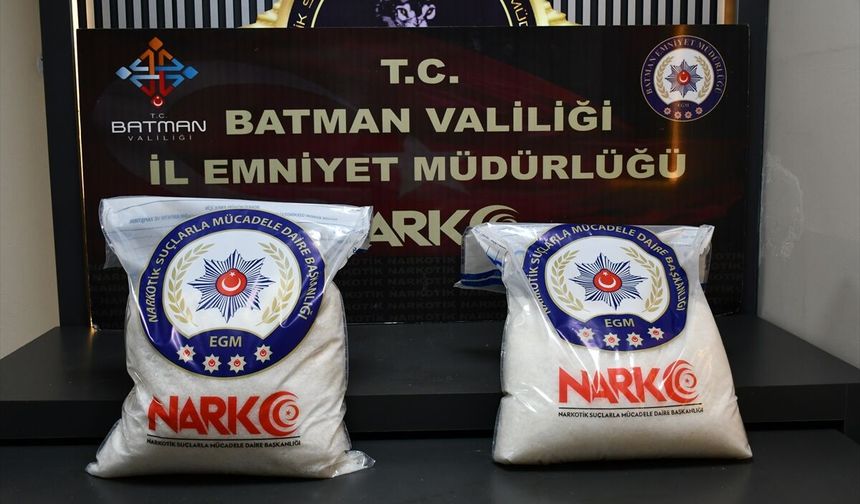 Batman'da çekicinin taşıdığı araçta 24 kilo 600 gram metamfetamin ele geçirildi