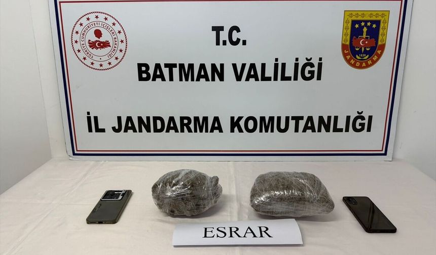 Batman'da durdurulan otomobilde 1 kilo 3 gram esrar ele geçirildi
