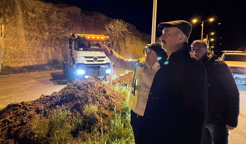 Batman'da üniversite yolunda heyelan meydana geldi