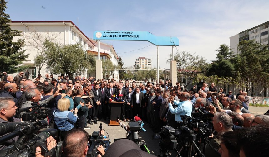 Eğitim Sendikalarından Katliamın Yaşandığı Okulun Önünde Ortak Bildiri!