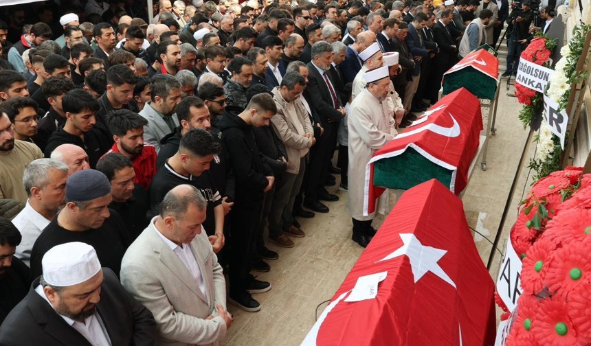 Kahramanmaraş’ta Yürek Yakan Veda: Öğretmen ve Öğrenciler Son Yolculuğuna Uğurlandı