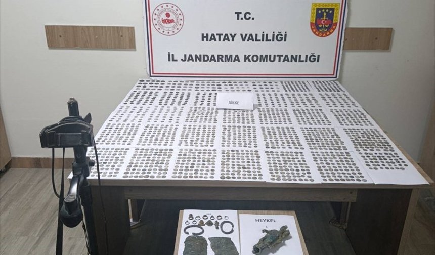 Hatay'da 1988 sikke, 17 obje ve 1 heykel ele geçirildi