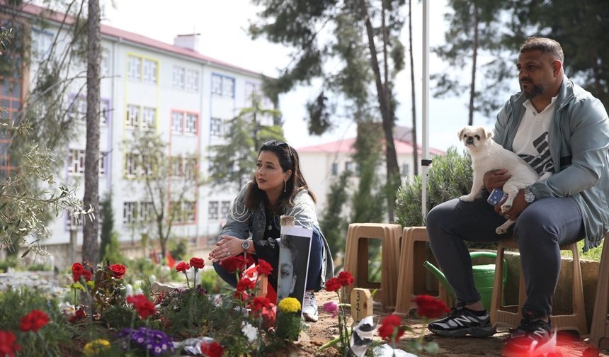 Saldırıda hayatını kaybeden öğrenciler kabirleri başında anılıyor