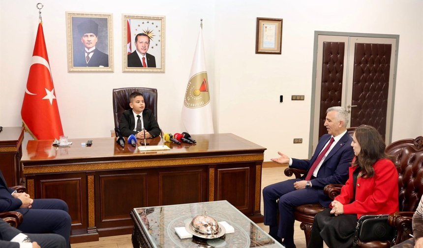 Vali Mükerrem Ünlüer 23 Nisan'da Makamını Tunahan Bingöl’e Devretti