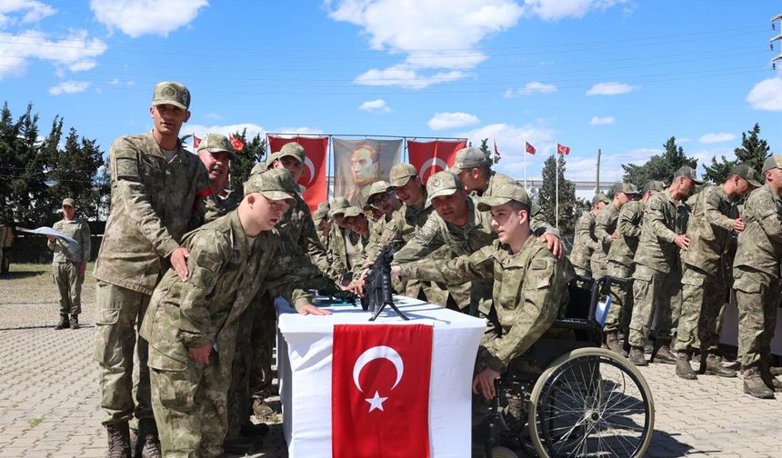 Kahramanmaraş’ta Duygu Dolu Temsili Askerlik Töreni! Özel Bireyler Askerlik Gururu Yaşadı