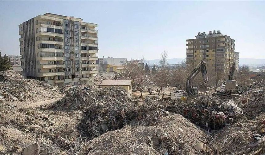 Depremde 123 kişinin öldüğü Ebrar Sitesi G Blok'un yıkılmasına ilişkin yargılama sürdü