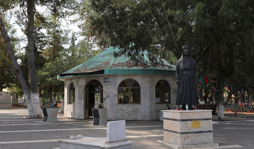 Kahramanmaraş’ta Türbedeki Heykeli Yakmaya Çalışan Şüpheli Gözaltına Alındı!