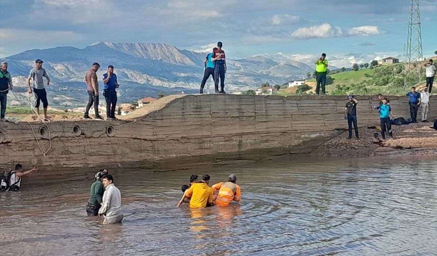 Adıyaman'da serinlemek için gölete giren 2 çocuk boğuldu