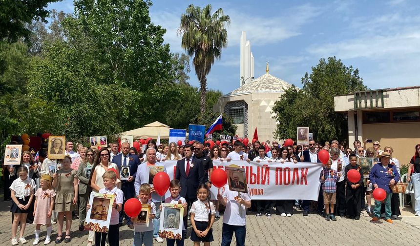 Antalya'daki Ruslar Zafer bayramlarını kutladı