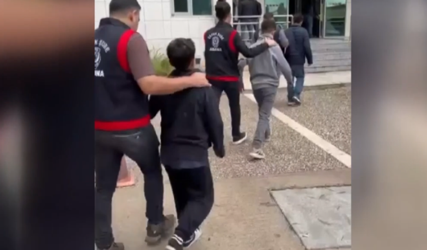 Adana'da sokakta yaşayan kişiyi darbeden çocuğa "ev hapsi" verildi