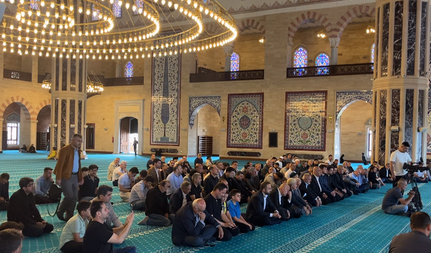Abdülhamid Han Camii’nde Ayser Çalık Şehitleri Dualarla Anıldı