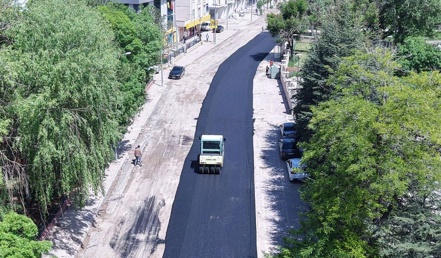 Elbistan Pınarbaşı Caddesi’nde Asfalt Serimine Başlandı