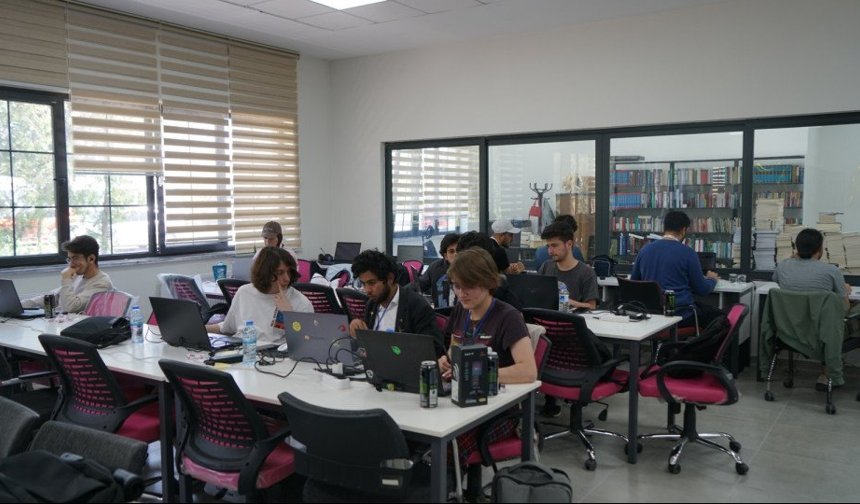 Kahramanmaraş'ta Oyun Dünyasının Genç Yetenekleri Buluştu: Game Jam Başladı!