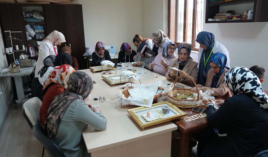 Kahramanmaraş’ta Kadınlara Özel Atölye! Hem Ürettiler Hem Sosyalleştiler