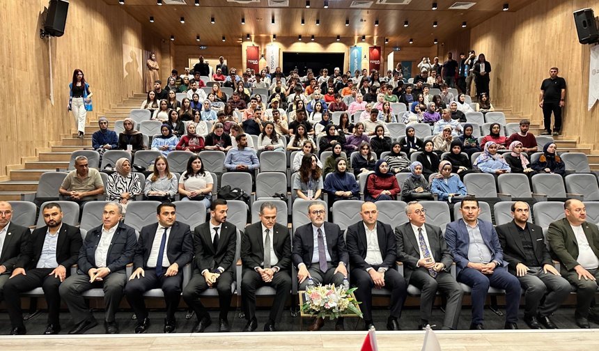 Mahir Ünal’dan TÜGVA Akademisi’nde Gençlik Vurgusu
