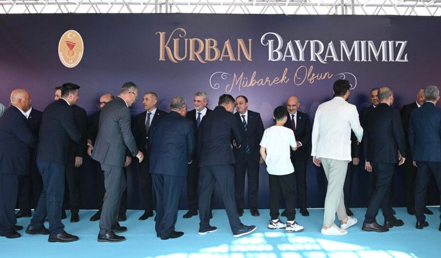 Kahramanmaraş Valiliği ile Büyükşehir Belediyesi tarafından geleneksel bayramlaşma programı düzenlendi